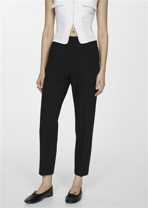 Se MANGO Pleat Detail Trousers Kvinde Black Bukser Med Lige Ben Str 32 - hos Magasin ved Magasin