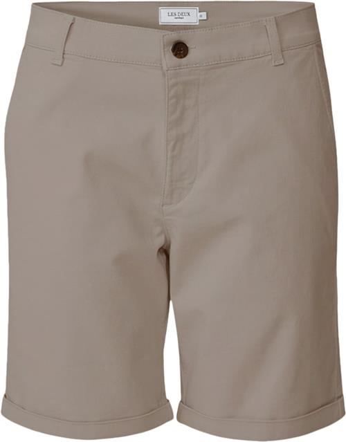 Se Les Deux Pascal Chino Shorts Mand Dark Sand Chino Shorts Str 30 - Bomuld hos Magasin ved Magasin