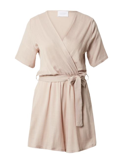 Se SISTERS POINT Jumpsuit 'GASY'  beige ved About You