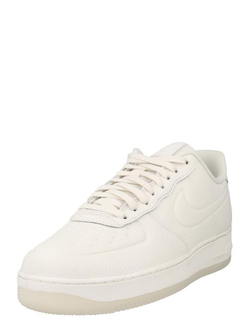 Se Nike Sportswear Sneaker low 'Nike Air Force 1 '07 Premium'  lysegrå ved About You