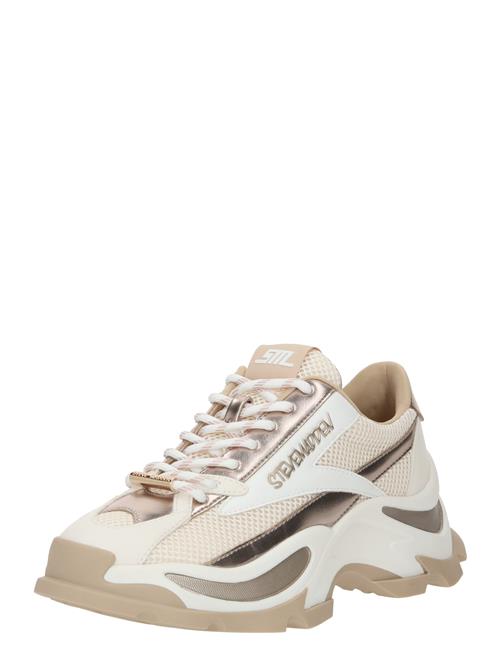 Se STEVE MADDEN Sneaker low 'Zoomz'  beige / creme / guld / hvid ved About You