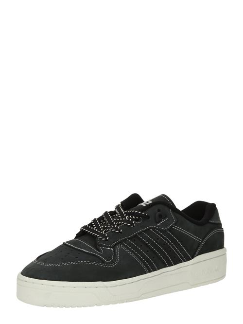 Se ADIDAS ORIGINALS Sneaker low 'RIVALRY'  sort / hvid ved About You