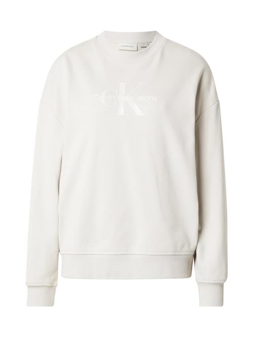 Se Calvin Klein Jeans Sweatshirt  lysegrå / offwhite ved About You