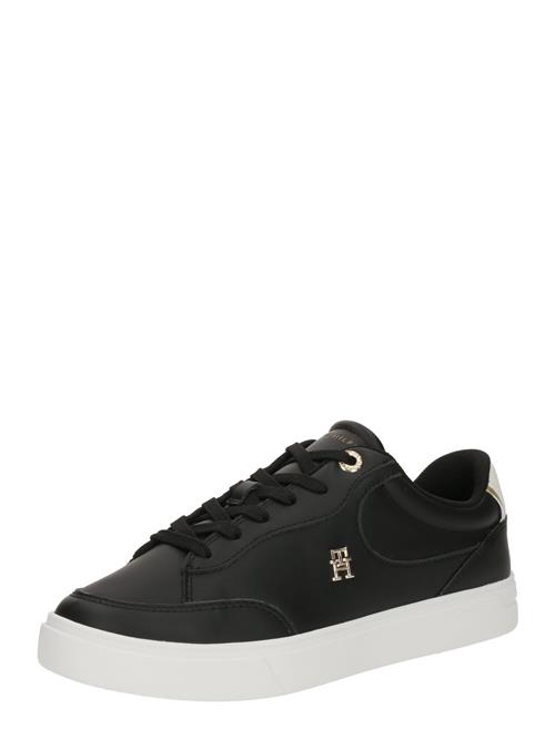 Se TOMMY HILFIGER Sneaker low 'Essential Chic Court'  guld / sort ved About You