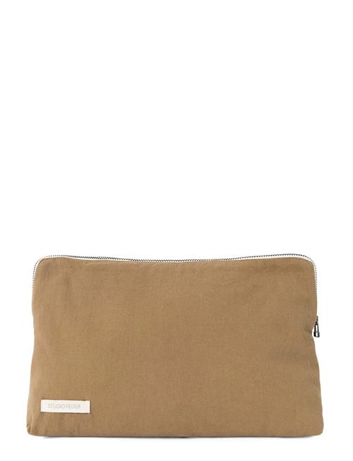 Se STUDIO FEDER Celia Toiletry Bag STUDIO FEDER Brown ved Booztlet