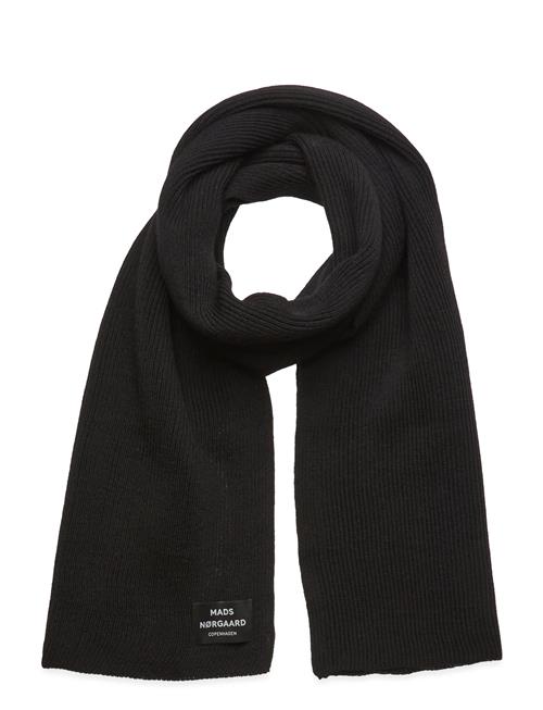 Se Mads Nørgaard Wool Arne Scarf Mads Nørgaard Black ved Booztlet