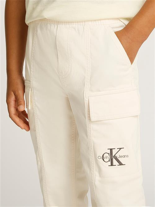 Se Calvin Klein Essential Woven Cargo Pants Str 16 år - Yab Bukser hos Magasin ved Magasin