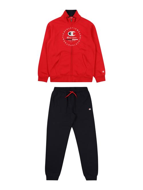 Se Champion Authentic Athletic Apparel Joggingdragt  rød / sort / hvid ved About You