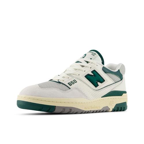 Se new balance Sneaker low '550'  grøn / sort / hvid ved About You