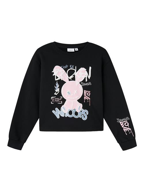 Se NAME IT Sweatshirt 'NKFSINO'  lys pink / sort / sølv / hvid ved About You