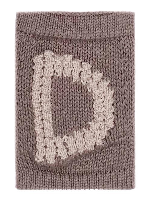 Se Smallstuff Knitted Letter D, Nature Smallstuff Beige ved Booztlet