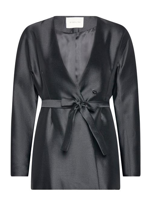 Se Malina Clara Silk Blend Collarless Blazer Malina Black ved Booztlet