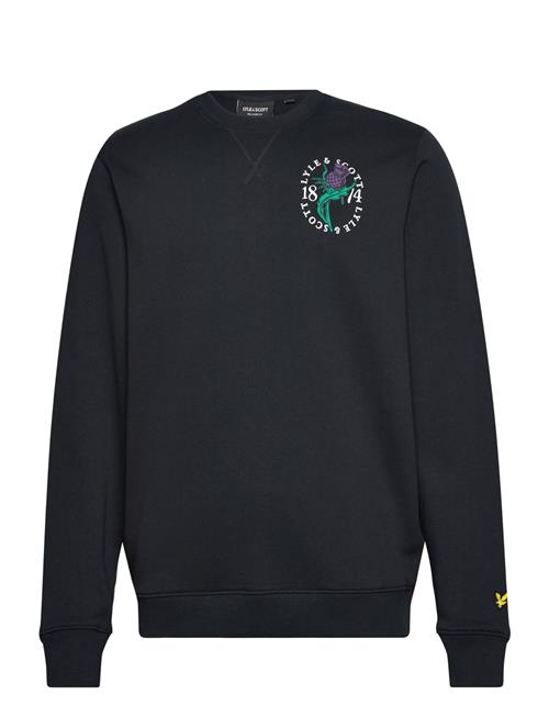 Se Lyle & Scott Thistle Flora Printed Crew Neck Sweatshirt Lyle & Scott Navy ved Booztlet