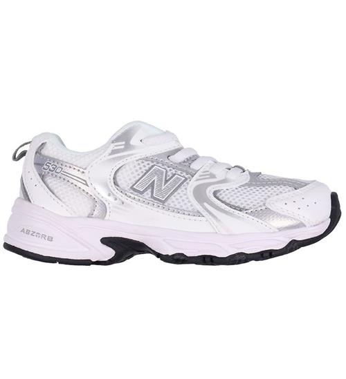 Se New Balance Sneakers - 530 - White/Silver Metalic ved KidsWorld