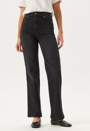 Se Dr. Denim Moxy Straight Black Mist M/30 ved Bubbleroom