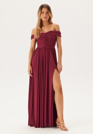 Se Goddiva Bardot Rouched Maxi Split Dress Berry XL (UK16) ved Bubbleroom