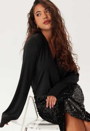 Se Happy Holly Sequin Trumpet Sleeve Midi Dress Black 52/54 ved Bubbleroom