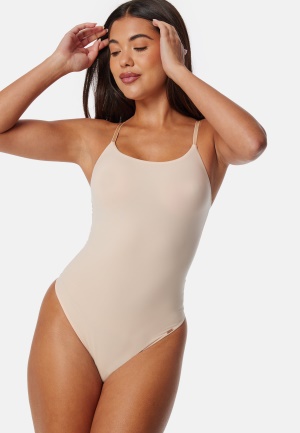 Se DORINA Noa Bodysuit BE0001-Beige XXXL ved Bubbleroom