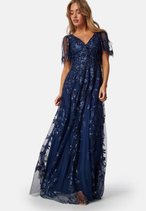 Se Goddiva Embroidered Flutter Maxi Dress Navy XXL (UK18) ved Bubbleroom