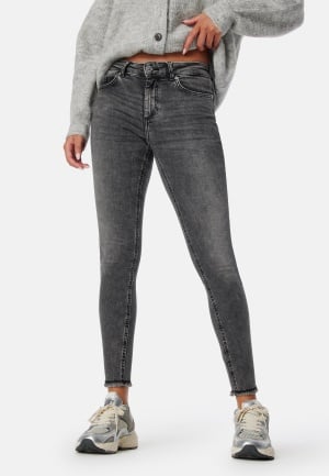 Se ONLY Onlblush Mid Sk Ankle Rw Dnm Dark Grey Denim XL/32 ved Bubbleroom