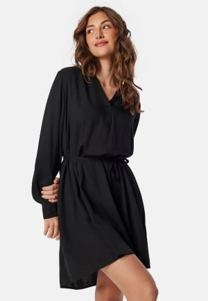 Se SELECTED FEMME Slfmaddi Ls V-neck Short Dress Black 42 ved Bubbleroom