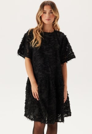 Se BUBBLEROOM Fringe Dress Black L ved Bubbleroom