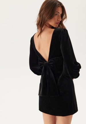 FOREVER NEW Josilyn Velvet Bow Back Mini Black 40