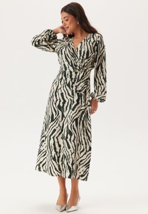 Se BUBBLEROOM Wrap Dress Zebra XL ved Bubbleroom