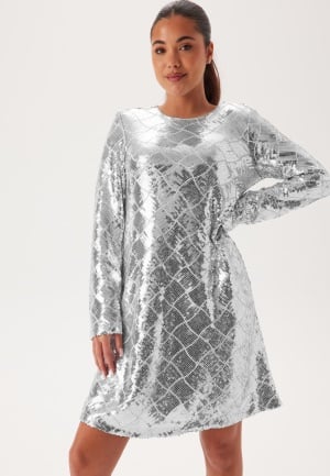 Se YAS Yaschekka Ls Dress Silver/W Sequins L ved Bubbleroom