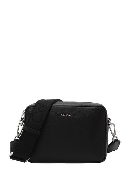 Calvin Klein Skuldertaske 'MUST'  sort