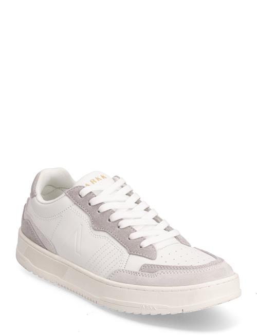 Se ARKK Copenhagen Optim Leather Stratr65 White Marshm ARKK Copenhagen White ved Booztlet