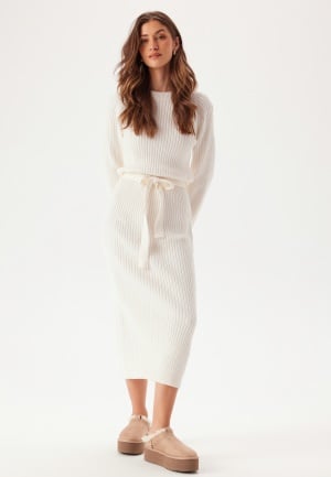 Se BUBBLEROOM Round Neck Rib Knitted Midi Dress  Offwhite M ved Bubbleroom