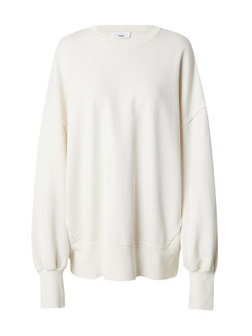 Se Kamila Šikl Sweatshirt 'Nola'  offwhite ved About You