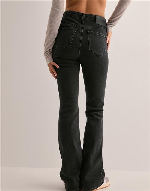 Se Calvin Klein Jeans - Sort - Skinny Bootcut ved Nelly