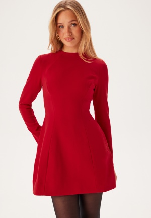 Se Bardot Delphi Long Sleve Mini Dress 191663 Deep Red 34(UK6) ved Bubbleroom