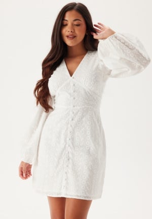 Se Bubbleroom Occasion Broderie Anglaise Balloon Sleeve Dress White XXL ved Bubbleroom