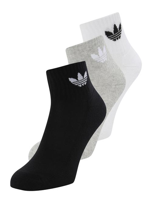 Se ADIDAS ORIGINALS Sokker  grå-meleret / sort / hvid ved About You