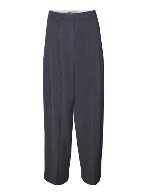 Se VERO MODA Bukser med lægfolder  mørkegrå ved About You