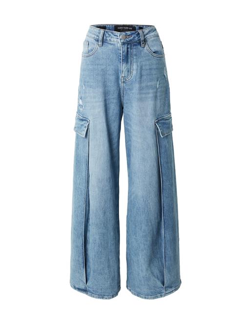 Se Elias Rumelis Cargojeans 'LILLI'  blue denim ved About You