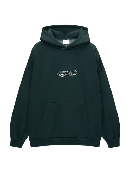 Se Pull&Bear Sweatshirt  smaragd / hvid ved About You