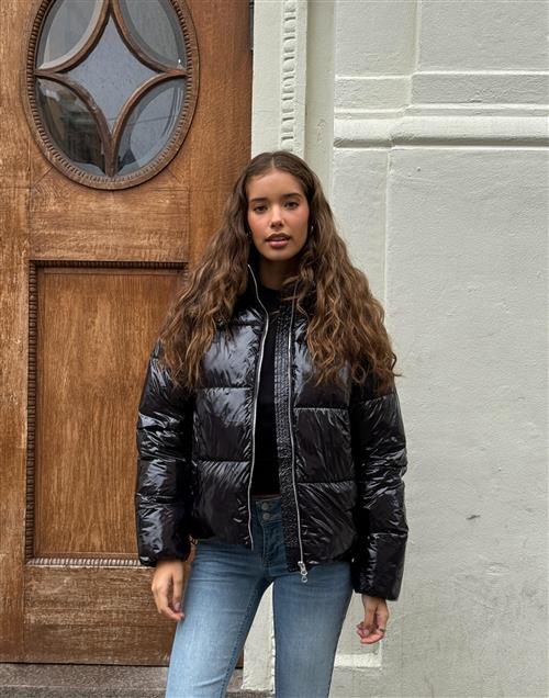 Nelly - Sort - Everyday Shiny Puffer Jacket