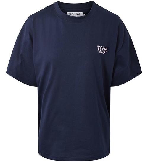 Se Hound T-shirt - Oversized - Navy m. Print ved KidsWorld