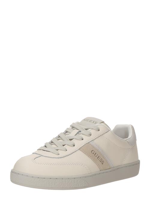 Se GUESS Sneaker low 'NOLINAS'  beige / lysegrå / uldhvid ved About You