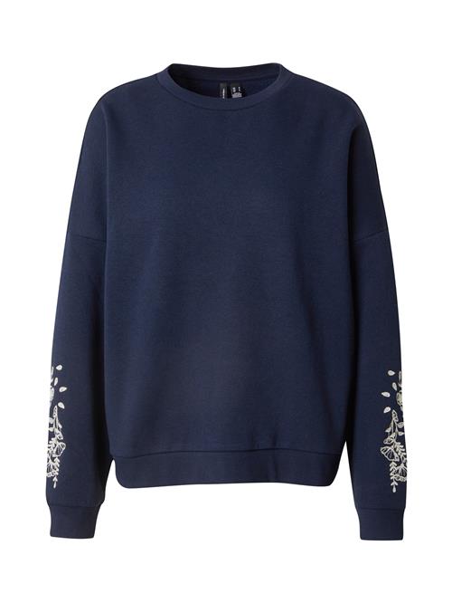 Se VERO MODA Sweatshirt 'VMKarol'  navy / hvid ved About You