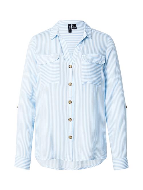 Se VERO MODA Bluse 'VMBUMPY'  lyseblå / hvid ved About You
