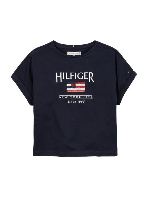 Se TOMMY HILFIGER Bluser & t-shirts  marin / rød / hvid ved About You