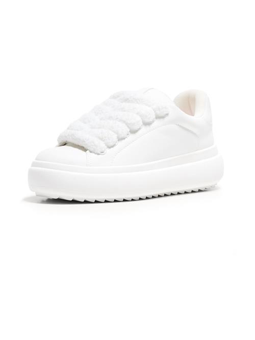 Se Bershka Sneaker low  hvid ved About You