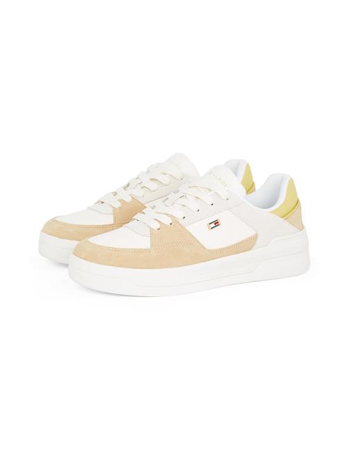 Se TOMMY HILFIGER Sneaker low 'ESSENTIAL BASKET'  beige / citrongul / lysegrå / hvid ved About You