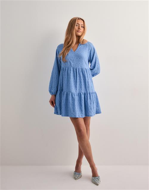 Se Object Collectors Item - Blå - Objlaila Gia L/S Re Short Dress Noo ved Nelly