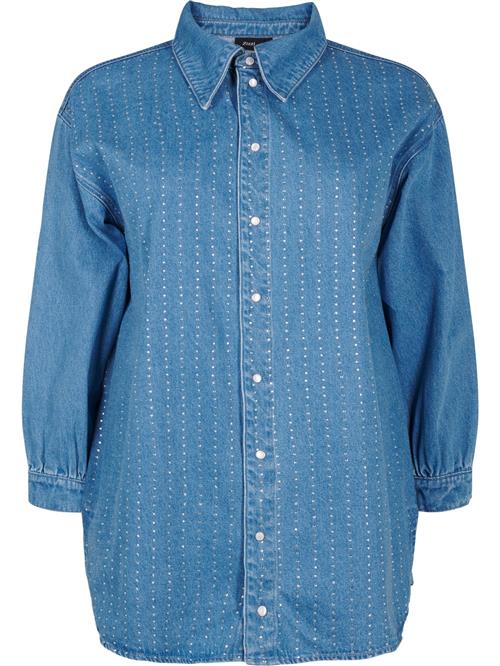 Se Zizzi Bluse 'Jamia'  blue denim / sølv ved About You